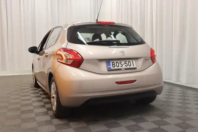 Harmaa Viistoperä, Peugeot 208 – BOS-501