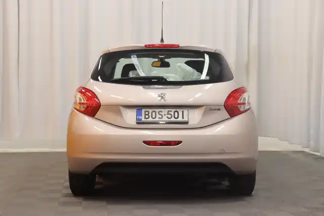 Harmaa Viistoperä, Peugeot 208 – BOS-501