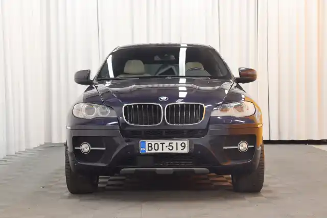 Sininen Maastoauto, BMW X6 – BOT-519