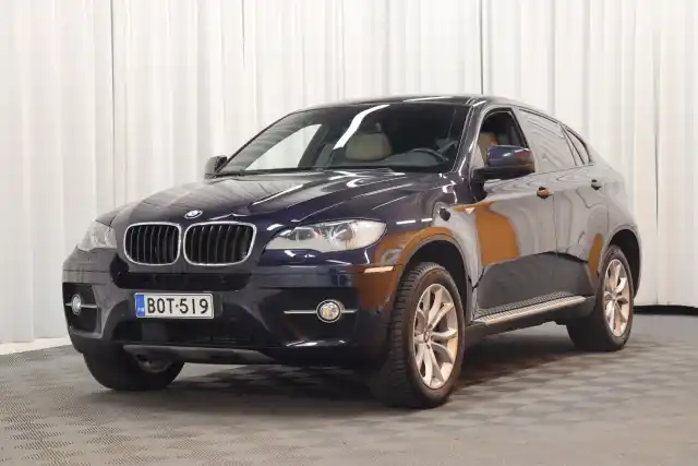 Sininen Maastoauto, BMW X6 – BOT-519