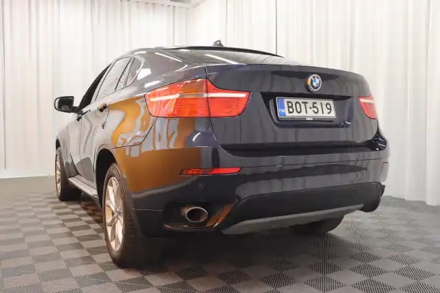 Sininen Maastoauto, BMW X6 – BOT-519