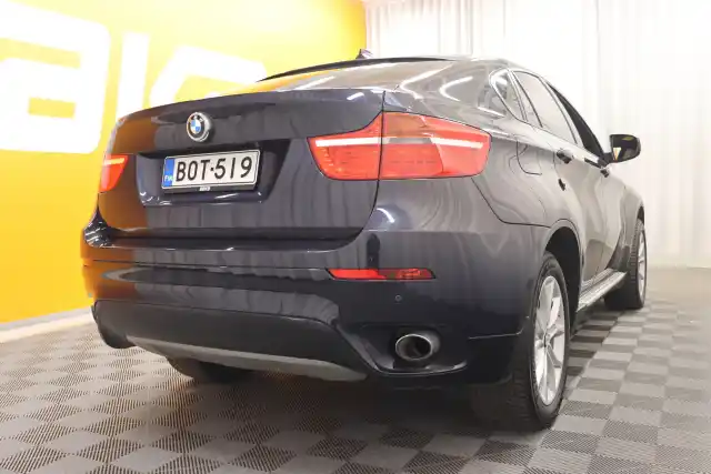 Sininen Maastoauto, BMW X6 – BOT-519