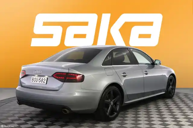 Harmaa Sedan, Audi A4 – BOU-582