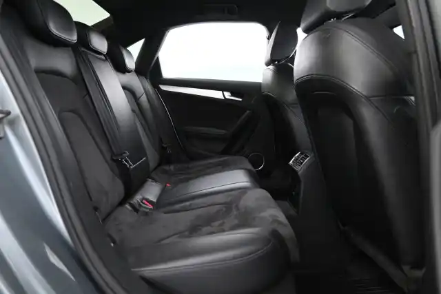 Harmaa Sedan, Audi A4 – BOU-582