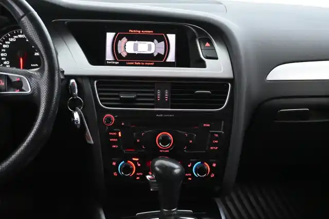 Harmaa Sedan, Audi A4 – BOU-582