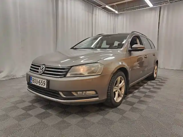 Ruskea (beige) Farmari, Volkswagen Passat – BOU-659