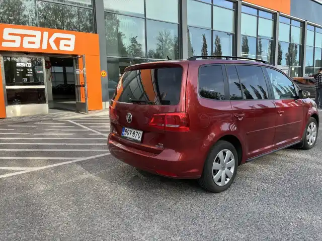Punainen Tila-auto, Volkswagen Touran – BOV-870