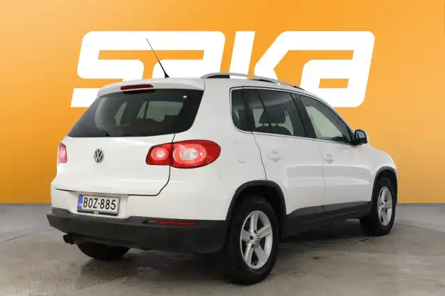 Valkoinen Maastoauto, Volkswagen Tiguan – BOZ-885