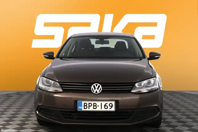 Ruskea (beige) Sedan, Volkswagen Jetta – BPB-169