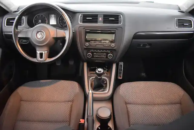 Ruskea (beige) Sedan, Volkswagen Jetta – BPB-169