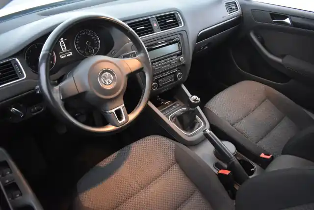 Ruskea (beige) Sedan, Volkswagen Jetta – BPB-169