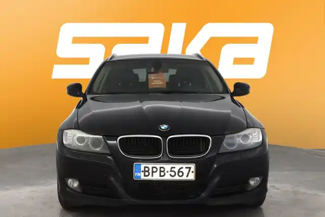 Musta Farmari, BMW 320 – BPB-567