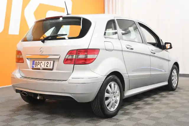 Harmaa Tila-auto, Mercedes-Benz B – BPC-121