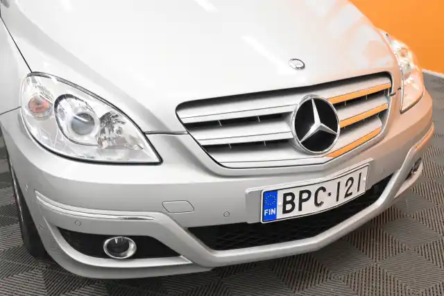 Harmaa Tila-auto, Mercedes-Benz B – BPC-121