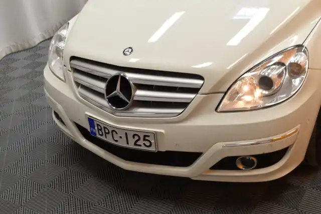 Valkoinen Tila-auto, Mercedes-Benz B – BPC-125