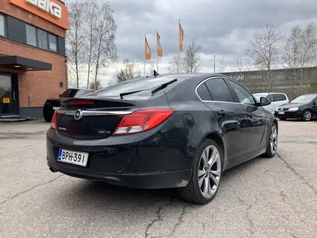 Musta Sedan, Opel Insignia – BPH-391