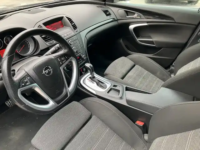 Musta Sedan, Opel Insignia – BPH-391