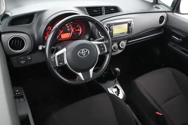 Harmaa Viistoperä, Toyota Yaris – BPJ-929