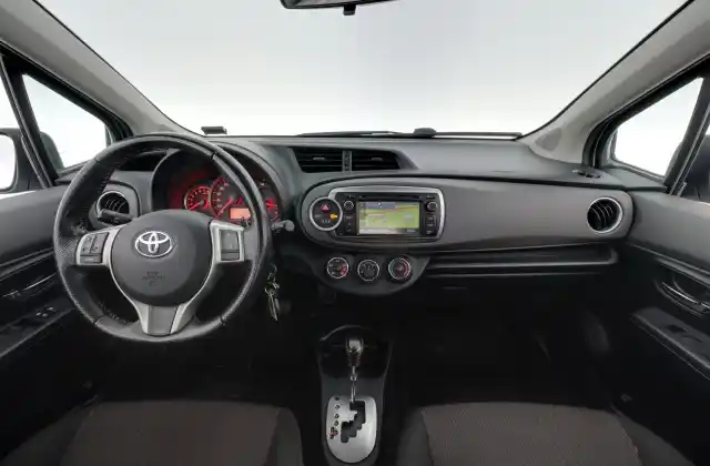 Harmaa Viistoperä, Toyota Yaris – BPJ-929