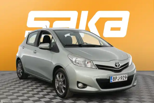 Harmaa Viistoperä, Toyota Yaris – BPJ-929