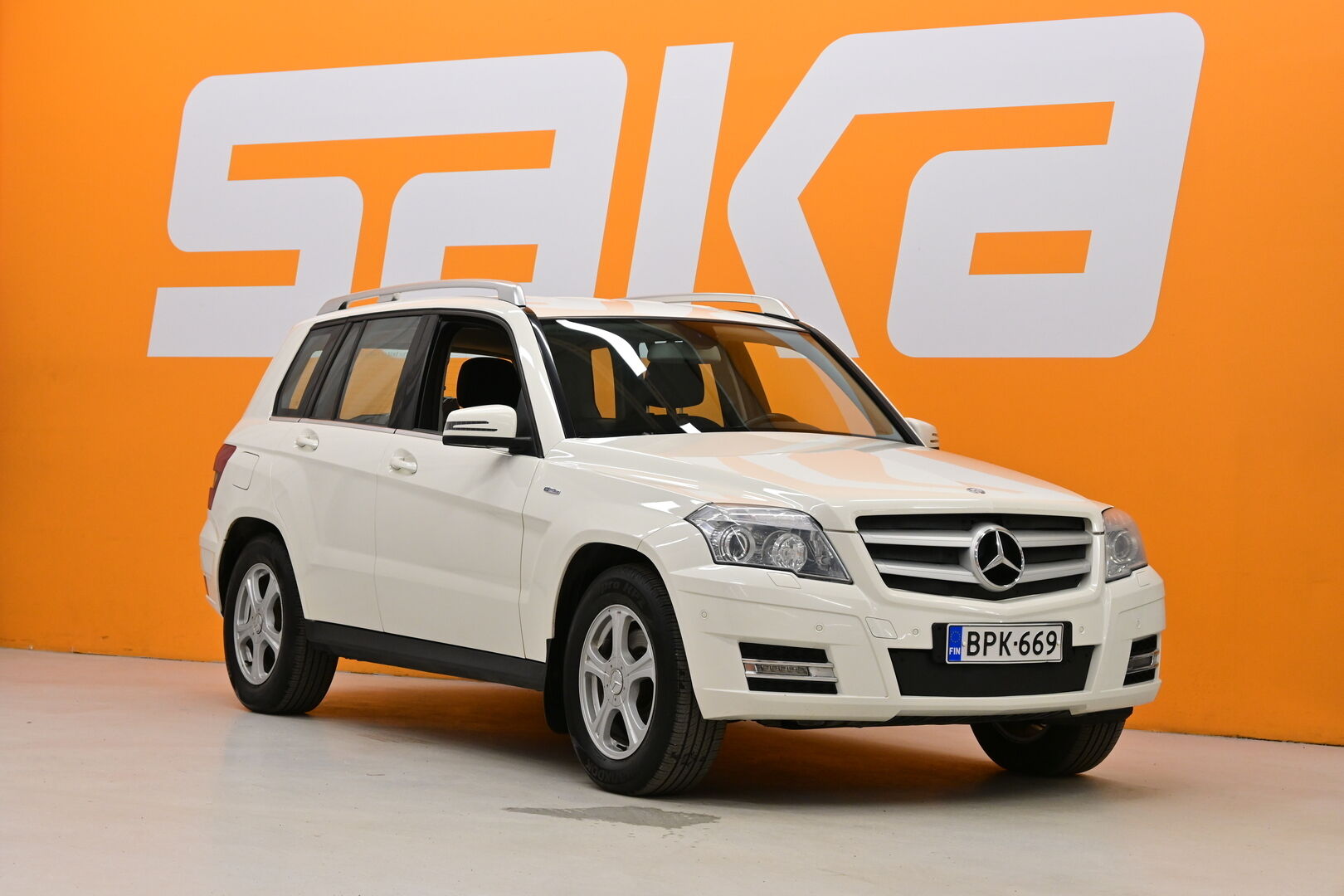 Valkoinen Maastoauto, Mercedes-Benz GLK – BPK-669