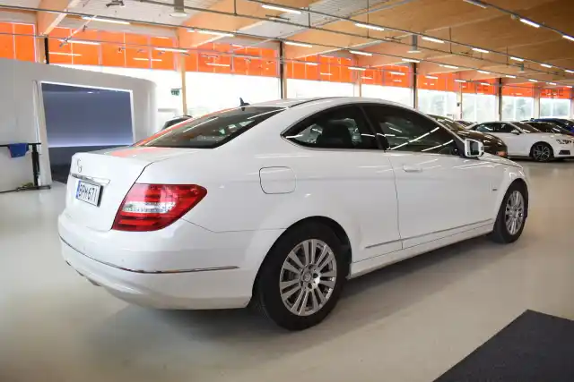 Valkoinen Coupe, Mercedes-Benz C – BPM-671