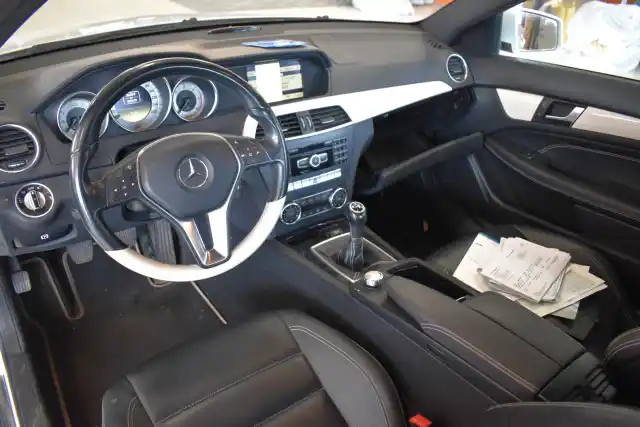 Valkoinen Coupe, Mercedes-Benz C – BPM-671