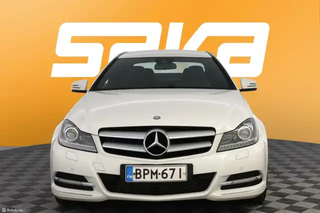 Valkoinen Coupe, Mercedes-Benz C – BPM-671