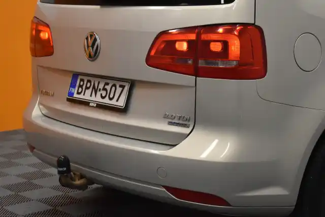 Hopea Tila-auto, Volkswagen Touran – BPN-507