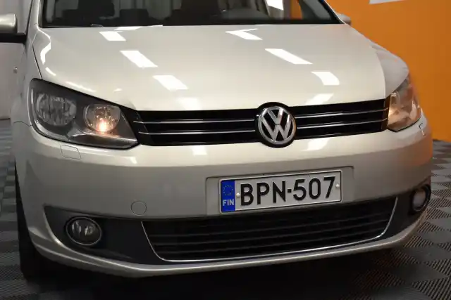 Hopea Tila-auto, Volkswagen Touran – BPN-507