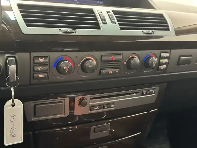Harmaa Sedan, BMW 735 – BPO-918
