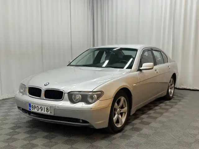 Harmaa Sedan, BMW 735 – BPO-918