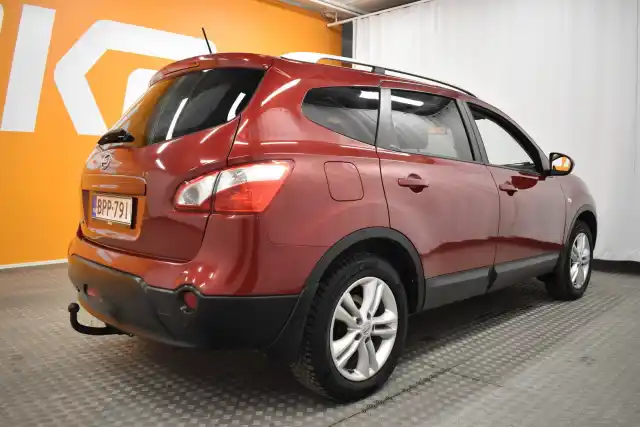 Punainen Maastoauto, Nissan Qashqai+2 – BPP-791