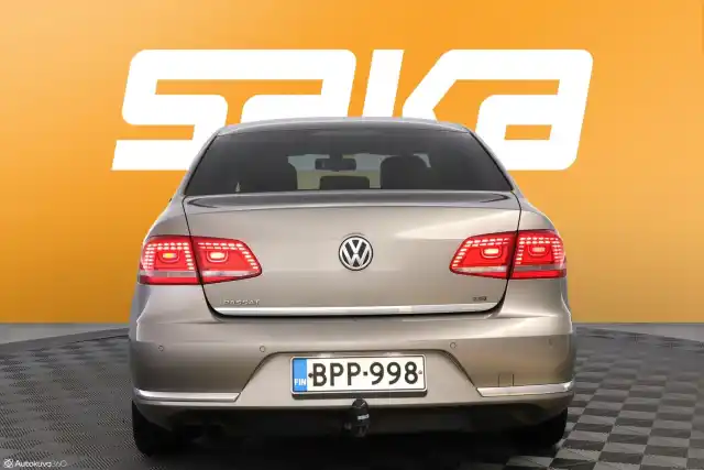 Ruskea Sedan, Volkswagen Passat – BPP-998