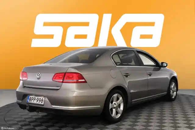 Ruskea Sedan, Volkswagen Passat – BPP-998