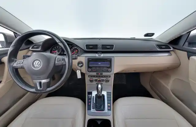 Ruskea Sedan, Volkswagen Passat – BPP-998