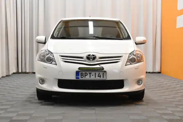 Valkoinen Viistoperä, Toyota Auris – BPT-141