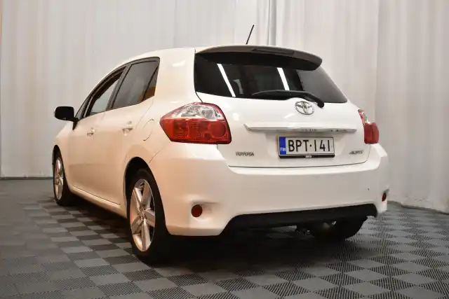 Valkoinen Viistoperä, Toyota Auris – BPT-141