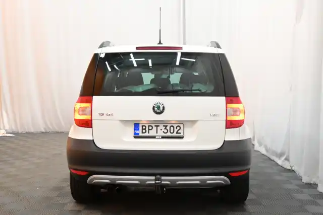 Valkoinen Maastoauto, Skoda Yeti – BPT-302