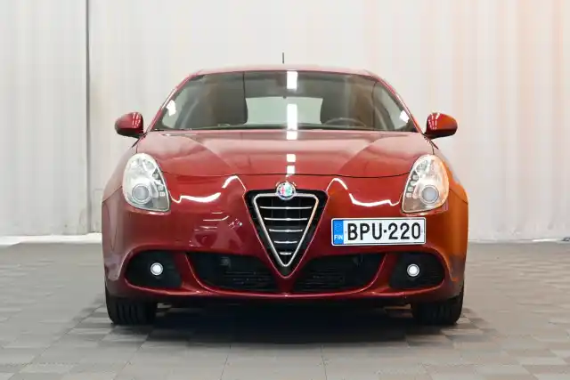 Punainen Viistoperä, Alfa Romeo Giulietta – BPU-220