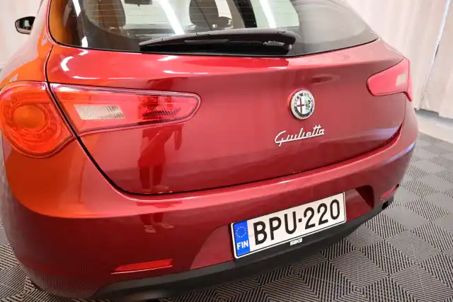 Punainen Viistoperä, Alfa Romeo Giulietta – BPU-220