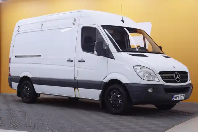 Valkoinen Pakettiauto, Mercedes-Benz Sprinter – BPX-172