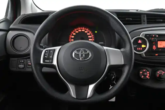Punainen Viistoperä, Toyota Yaris – BPX-711