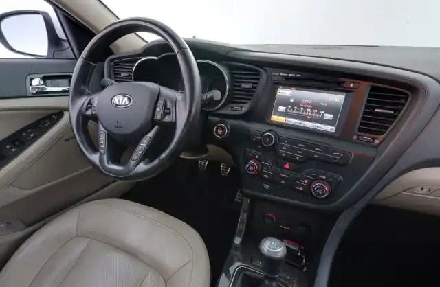 Valkoinen Sedan, Kia Optima – BPZ-453