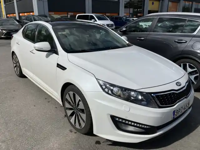 Valkoinen Sedan, Kia Optima – BPZ-453