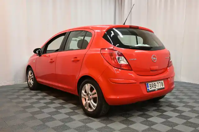 Punainen Viistoperä, Opel Corsa – BRB-778