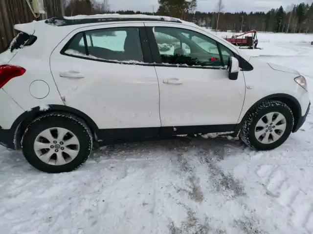 Valkoinen Maastoauto, Opel Mokka – BRC-533