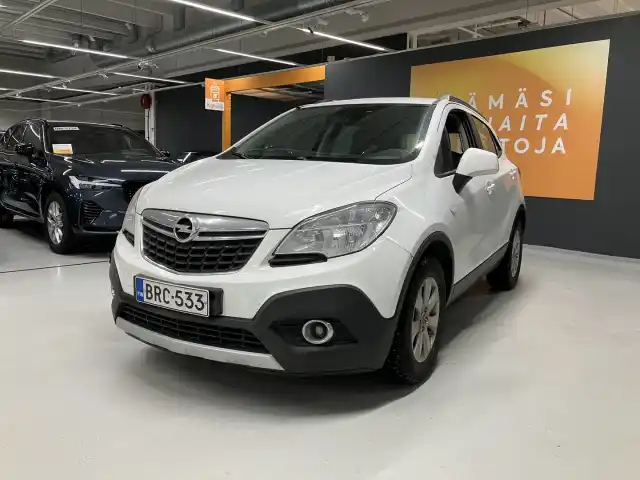 Valkoinen Maastoauto, Opel Mokka – BRC-533