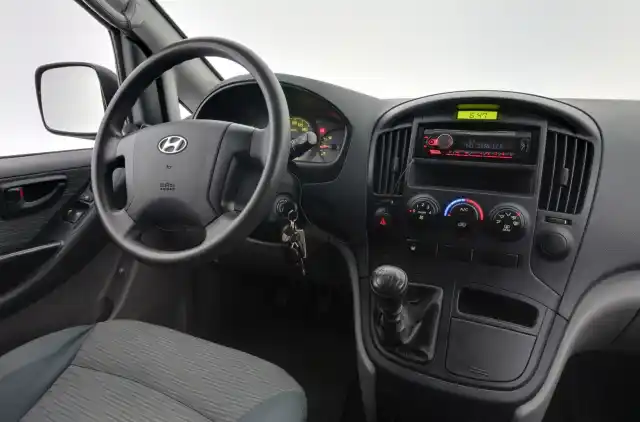 Valkoinen Pakettiauto, Hyundai H1 VAN – BRE-246