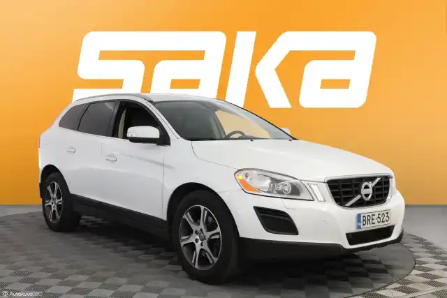 Valkoinen Maastoauto, Volvo XC60 – BRE-523